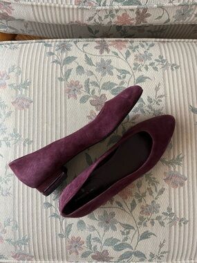 Bandolino Women's Purple Suede Low Block Heel Pumps